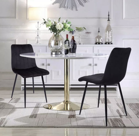 4 x Black Chairs + Free Delivery 🚚